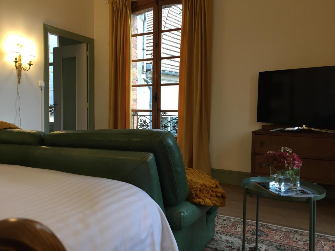 La Grenouille Noire Hotel Marcillat-en-Combraille Ngoại thất bức ảnh